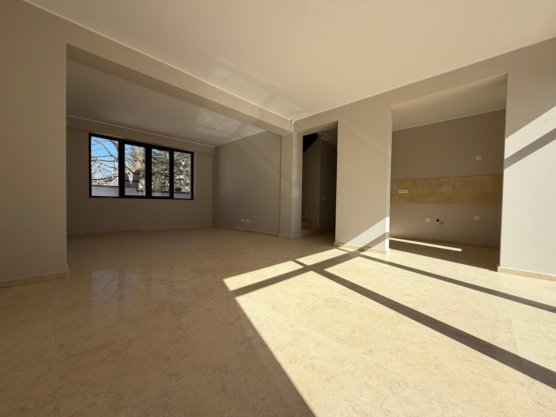 Living spațios cu finisaje premium — Sya Green Villas